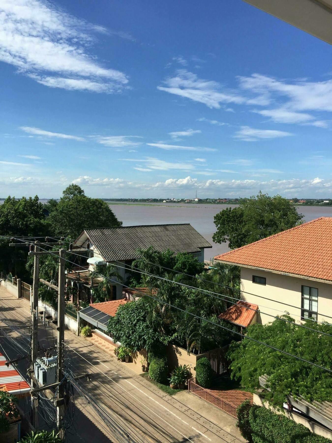 Samranchaykhong Hotel Mukdahan Exterior foto